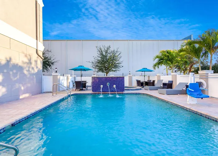 La Quinta Inn & Suites by Wyndham Tampa Central