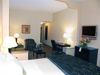 Hotel La Quinta By Wyndham Tampa Carrollwood Village